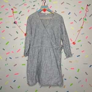 OLD NAVY - striped seersucker wrap dress